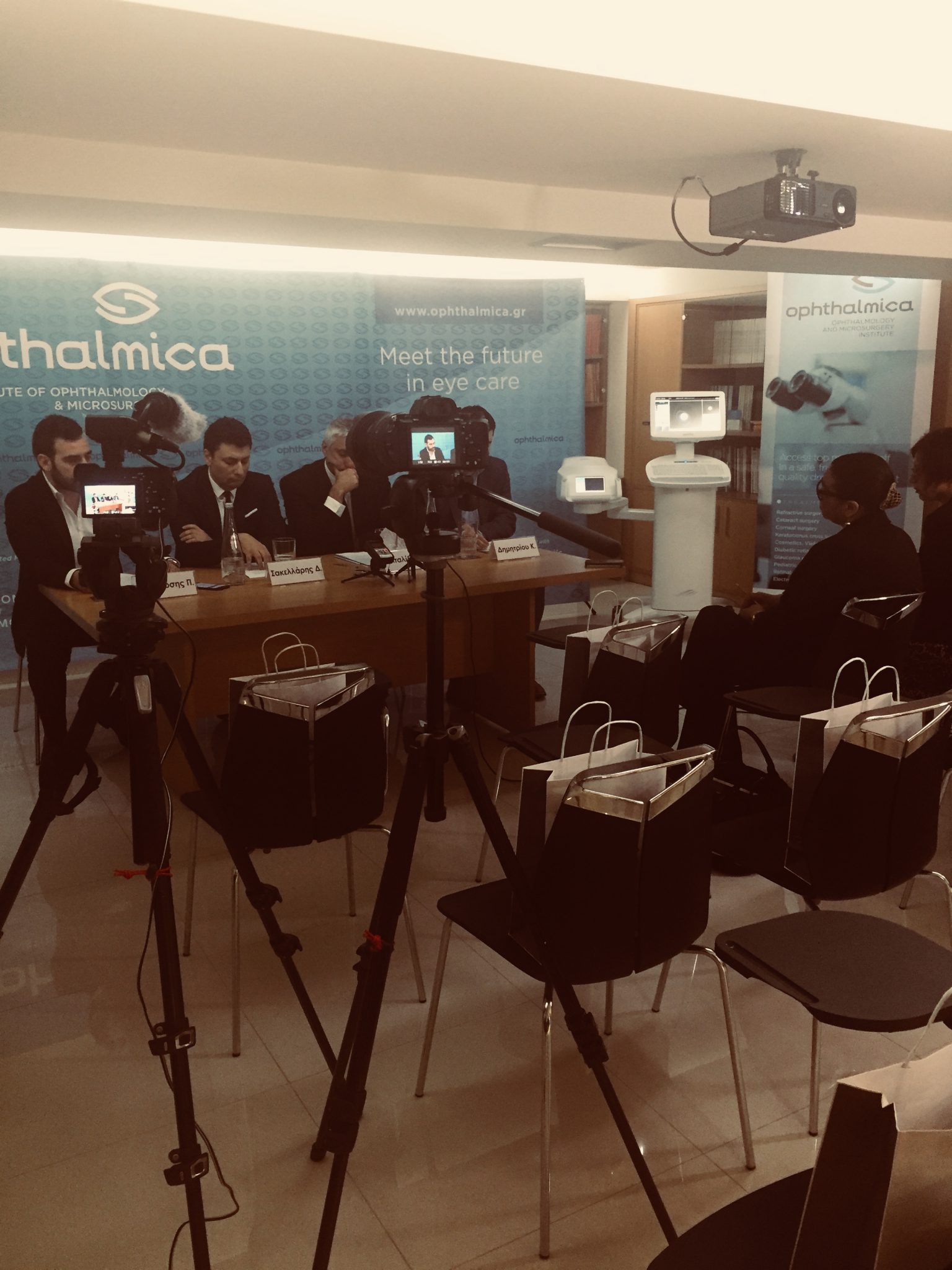 Φωτογραφικό υλικό και VIDEOS από τη συνέντευξη τύπου για τις νέες θεραπευτικές προσεγγίσεις στην αντιμετώπιση του Κερατόκωνου - Τετάρτη 11 Απριλίου 2018 5 IMG 0549