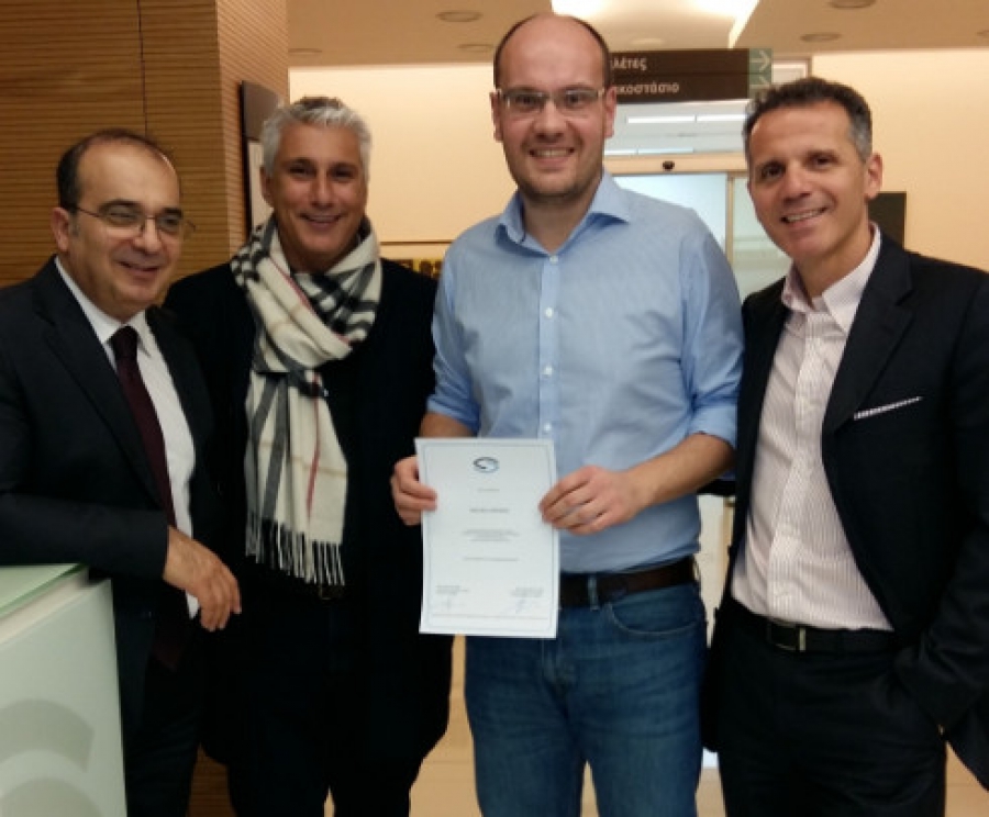 Απονομή fellowship certificate στον Ν. Δερβένη - Medical Retina service