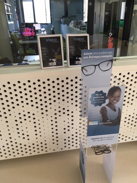 stand glasses1
